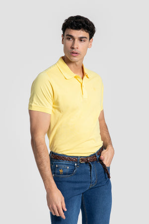 Polo piqué écusson jaune SKU 0.27365