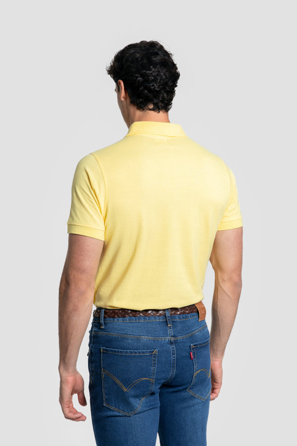 Polo piqué écusson jaune SKU 0.27365