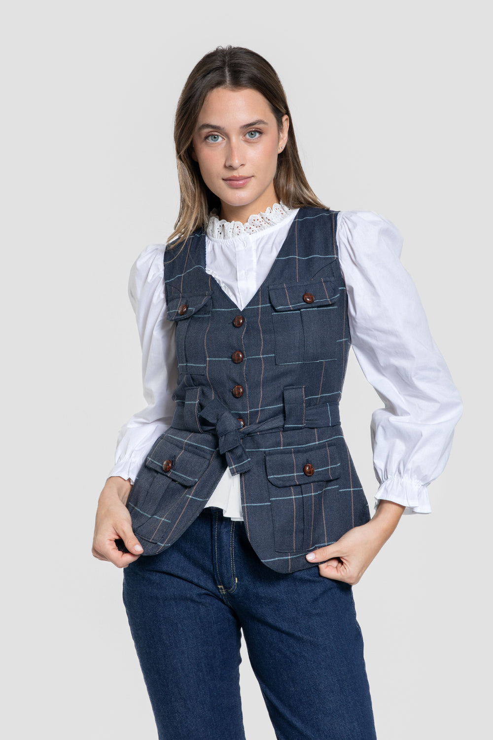 Chaleco de cuadros con cinturón SKU 0.32911