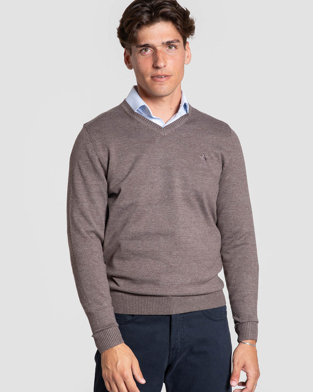 Jersey de Punto con Cuello de Pico Marrón SKU 0.34816
