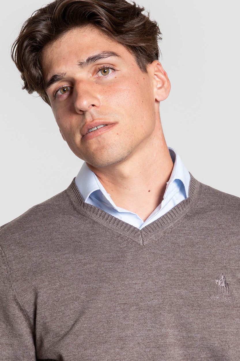 Jersey de Punto con Cuello de Pico Marrón SKU 0.34816