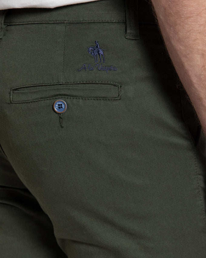 Chino Básico kaki SKU 0.00041