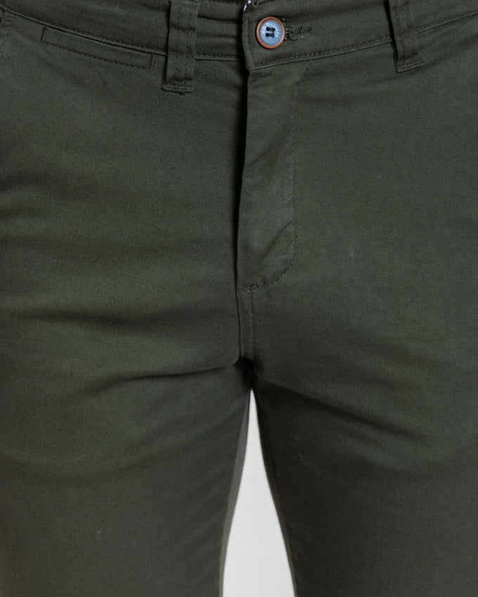 Chino Básico kaki SKU 0.00041