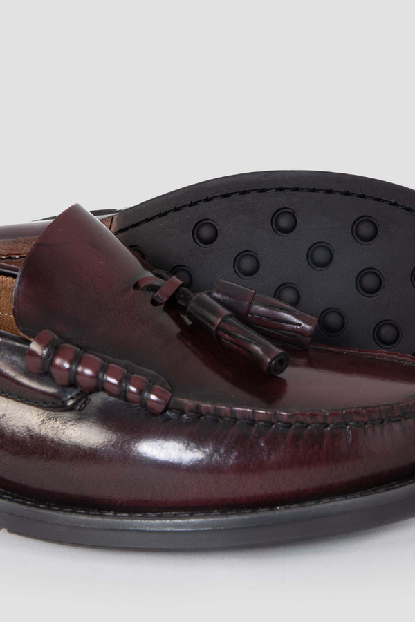 Mocasín con borlas burdeos SKU 0.33159