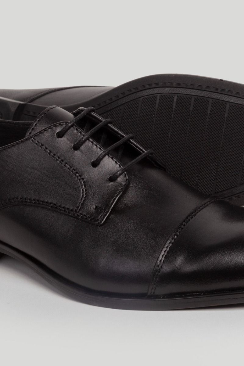 CHAUSSURE NOIRE À LACETS SKU 0.24439