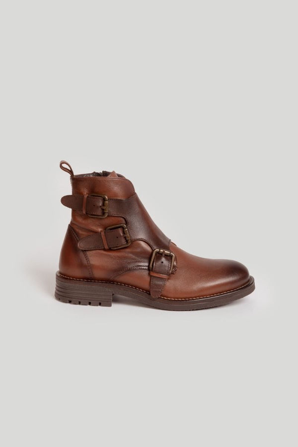 BOTA MARROM COM FIVELA SKU 0,26370