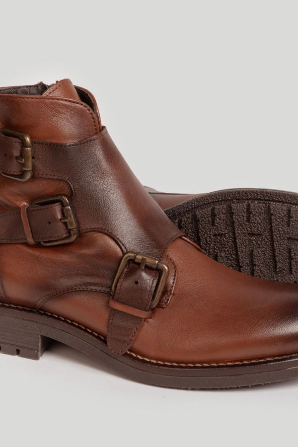 BOTA MARROM COM FIVELA SKU 0,26370