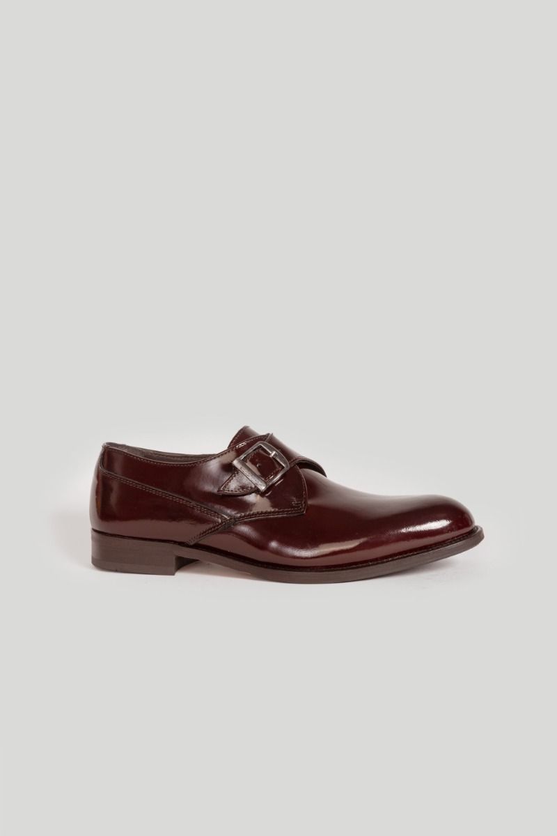 SAPATO COM FIVELA BORGONHA SKU 0,26457