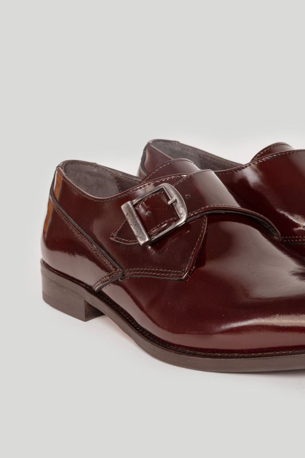 SAPATO COM FIVELA BORGONHA SKU 0,26457