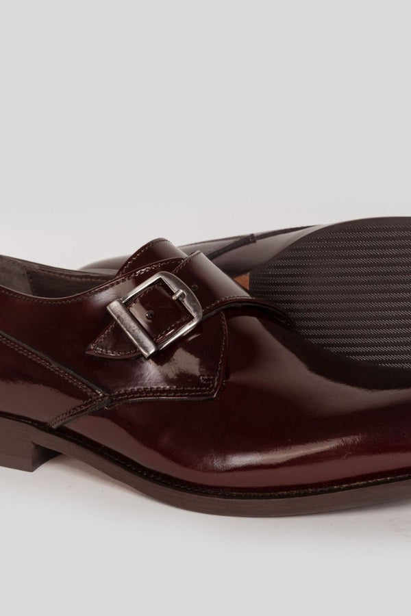 SAPATO COM FIVELA BORGONHA SKU 0,26457