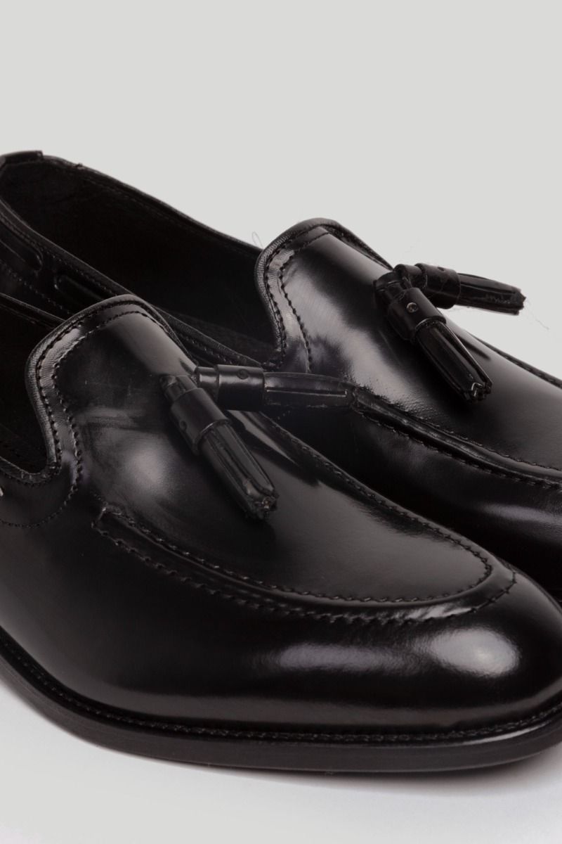 SAPATO SOCIAL COM BORLAS PRETAS SKU 0,27766
