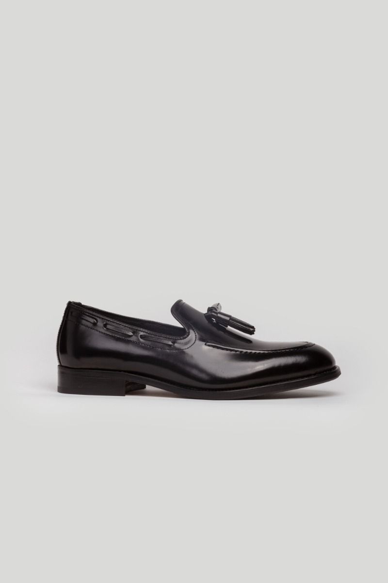 SAPATO SOCIAL COM BORLAS PRETAS SKU 0,27766