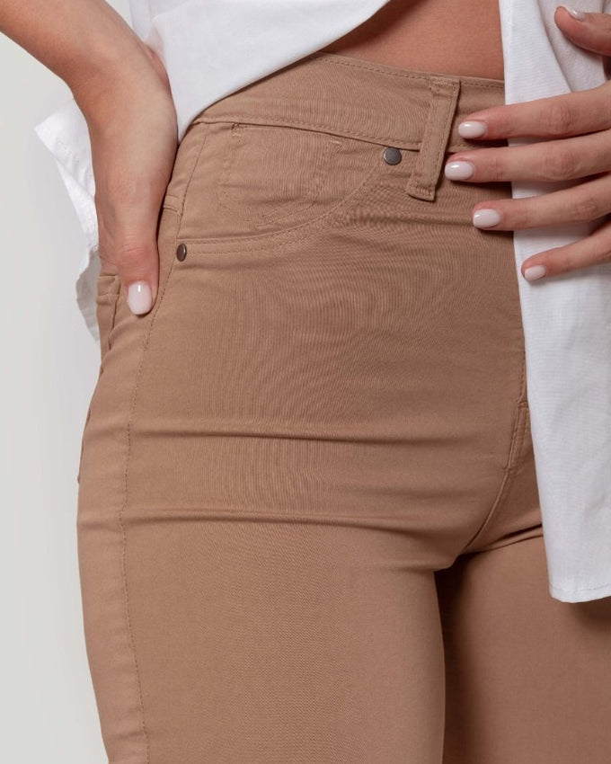 PANTALON TIRO ALTO SKINNY CAMEL SKU 0.29437