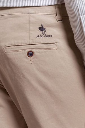 CHINO BASICO CAMEL SKU 0.00041
