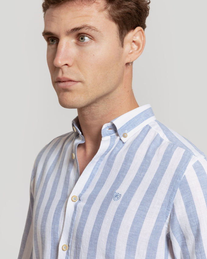 Chemise rayée en lin bleu clair, référence 0.28108