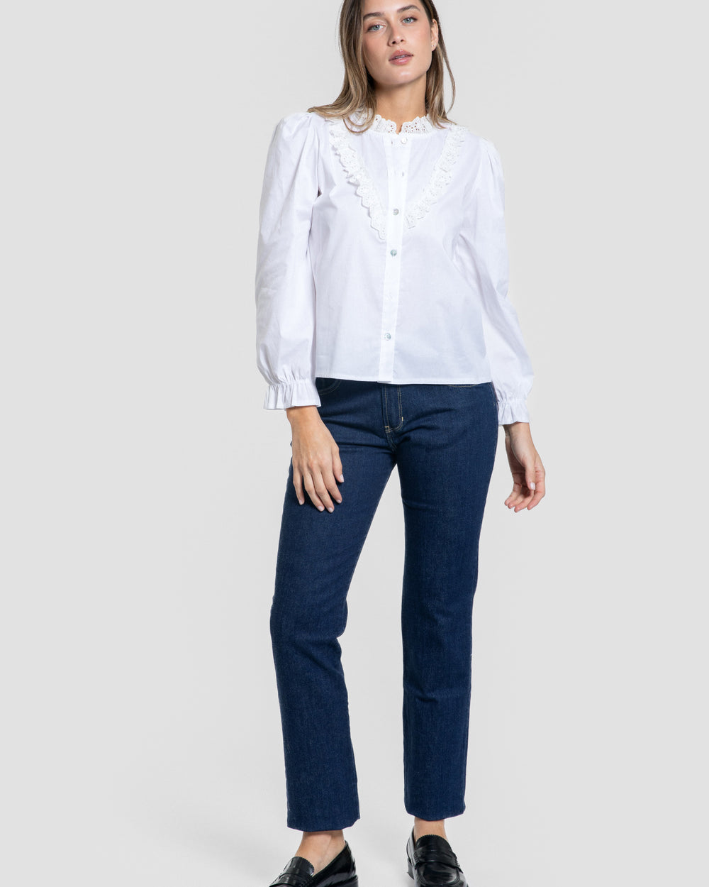 Blusa sra cuello redondo con puntilla calada SKU 0.33295