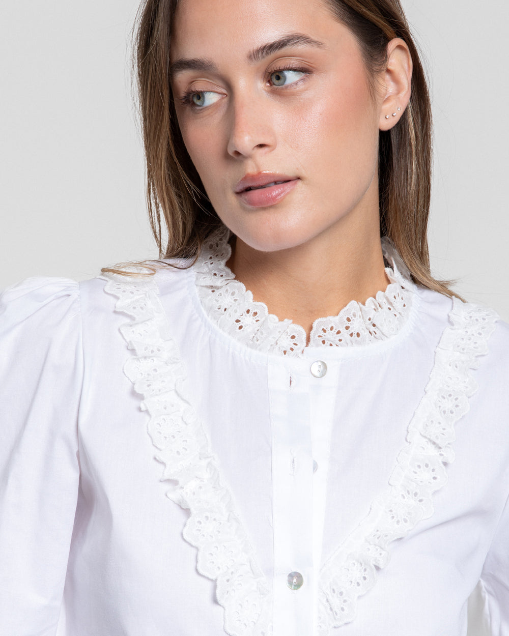Blusa sra cuello redondo con puntilla calada SKU 0.33295