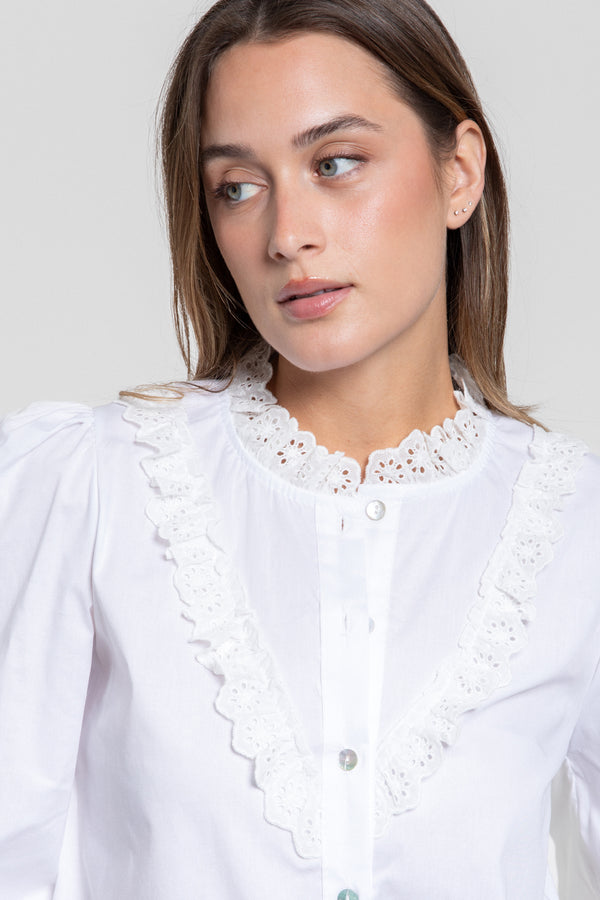 Blusa sra cuello redondo con puntilla calada SKU 0.33295