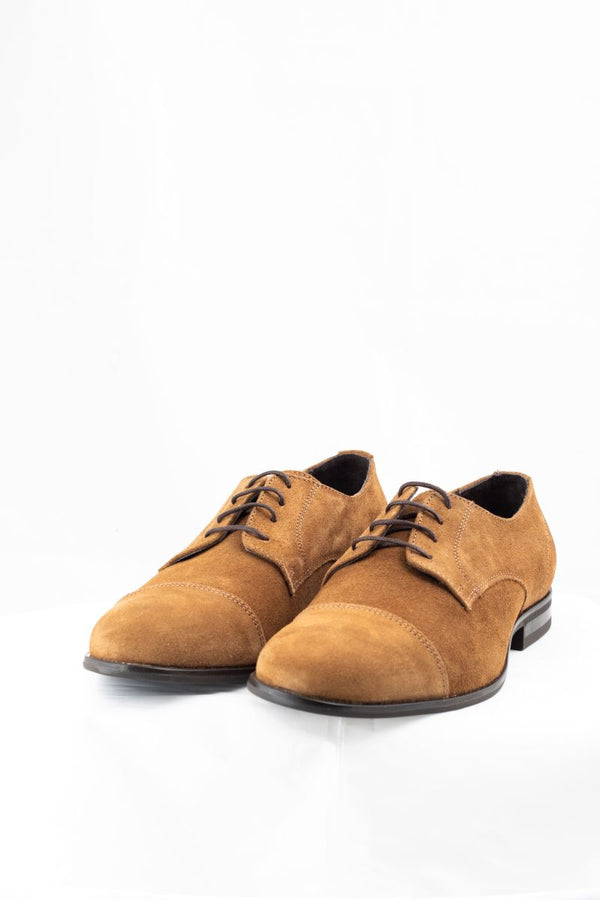 SAPATO CLÁSSICO DE CAMURÇA COM CADARÇO CAMEL SKU 0,24355