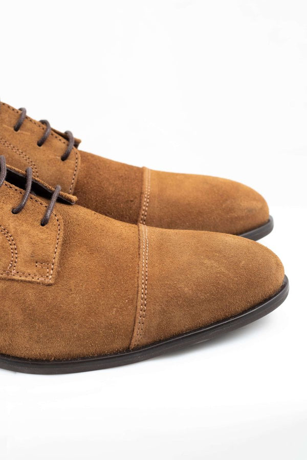 SAPATO CLÁSSICO DE CAMURÇA COM CADARÇO CAMEL SKU 0,24355