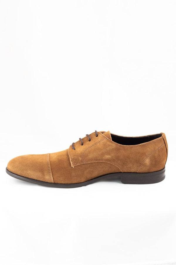 SAPATO CLÁSSICO DE CAMURÇA COM CADARÇO CAMEL SKU 0,24355