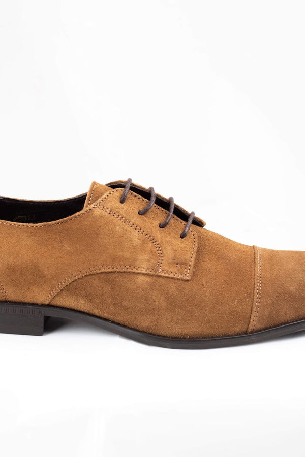 SAPATO CLÁSSICO DE CAMURÇA COM CADARÇO CAMEL SKU 0,24355
