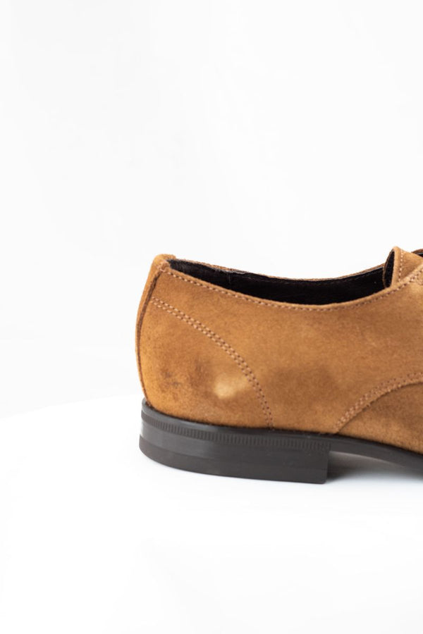 SAPATO CLÁSSICO DE CAMURÇA COM CADARÇO CAMEL SKU 0,24355